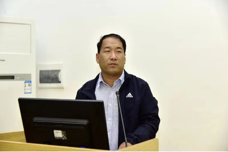 用好故事写好深度报道 ——《郑州晚报》特稿记者石闯来我院作报告