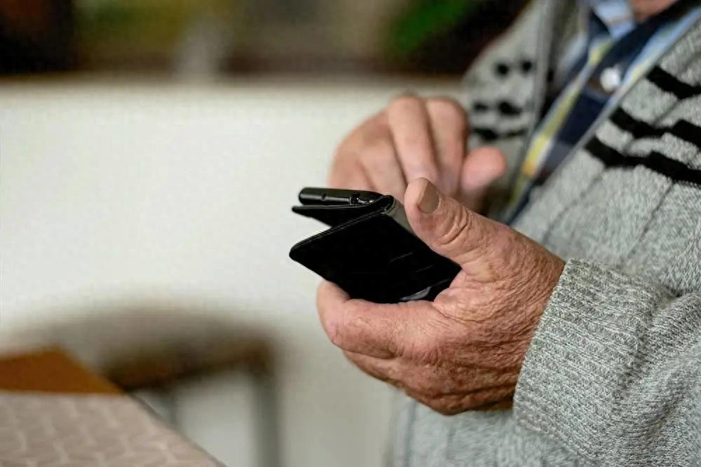 爸妈手机必备的10+个App！剪视频、改文件、学做菜，易上手超实用