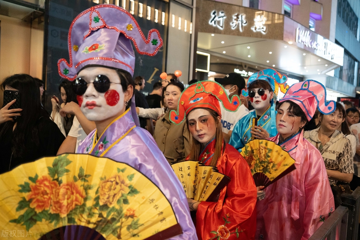 万圣节在中国的发展现状年轻人喜爱主题活动_游戏 万圣节专题_万圣节起源古代凯尔特人萨温节鬼节