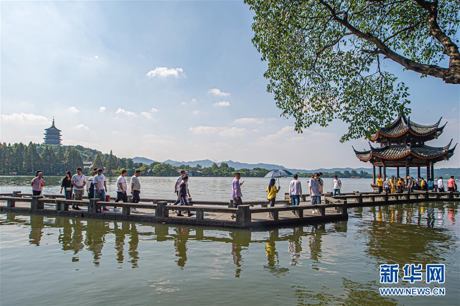 国庆中秋旅游市场分析_疫情防控下的旅游出行趋势_游戏国庆专题