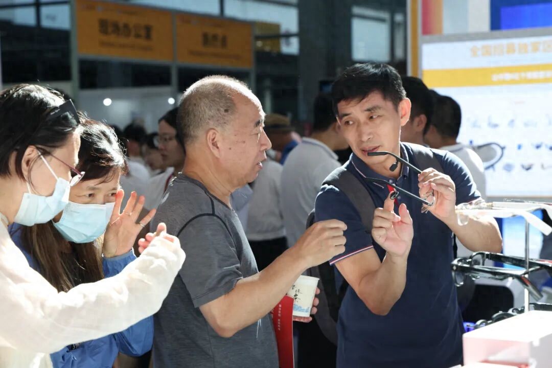 AI眼镜技术瓶颈_手机看vr用什么软件好_AI眼镜发展现状