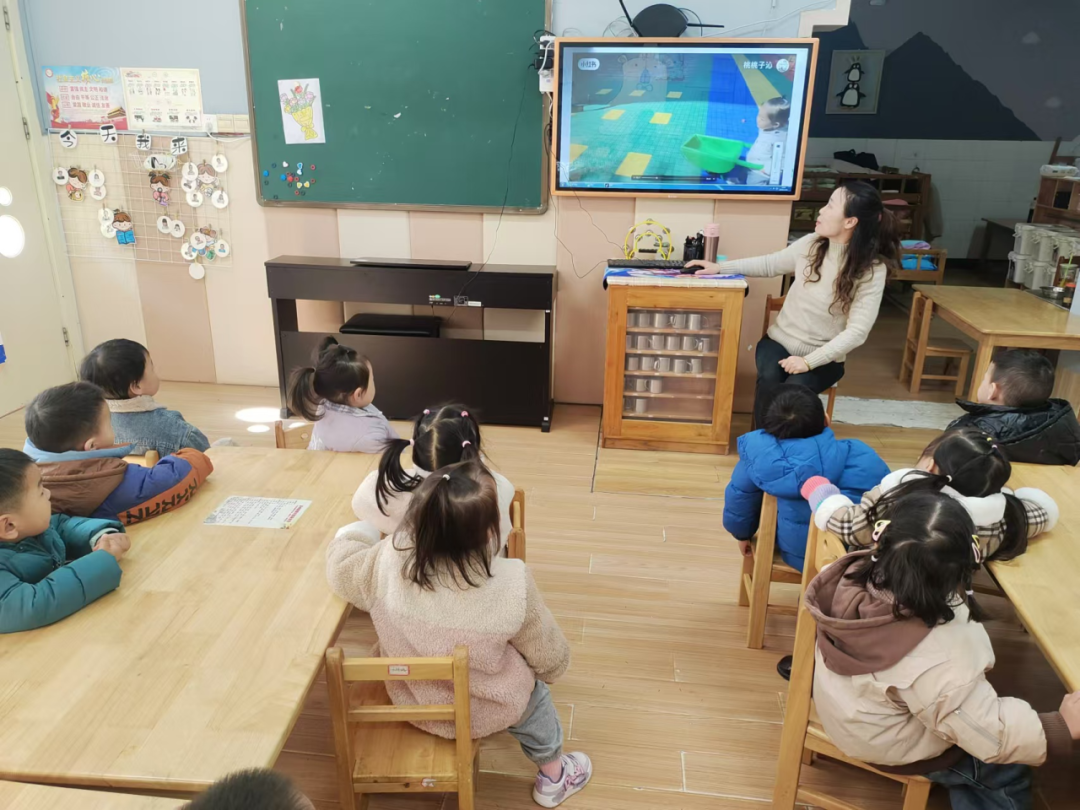 小班游戏专题小结_幼儿推小车游戏活动_幼儿体育游戏案例分析