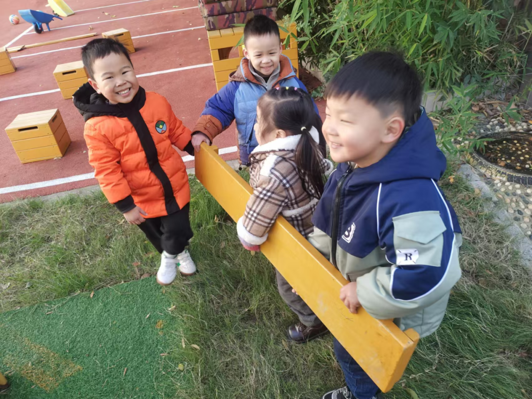 幼儿体育游戏案例分析_幼儿推小车游戏活动_小班游戏专题小结