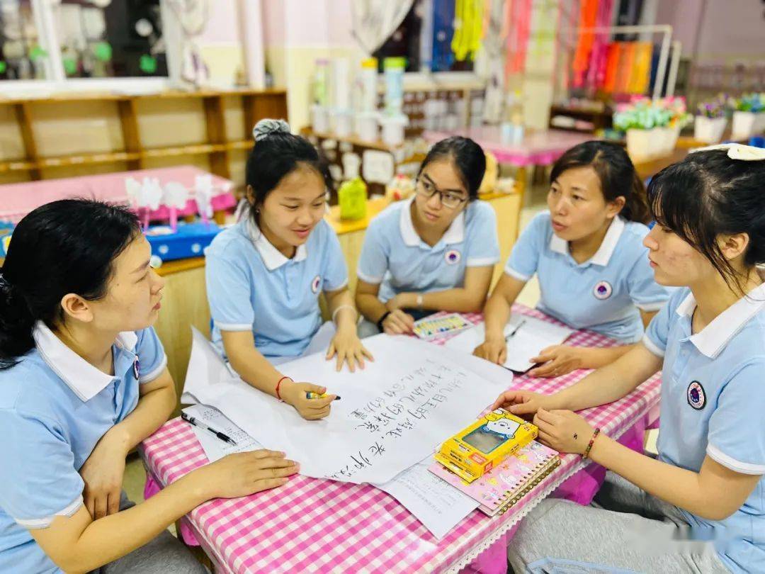 安吉游戏理念下幼儿园教师儿童观_小班幼儿手指游戏教研专题小结_安吉游戏教师培训研讨活动