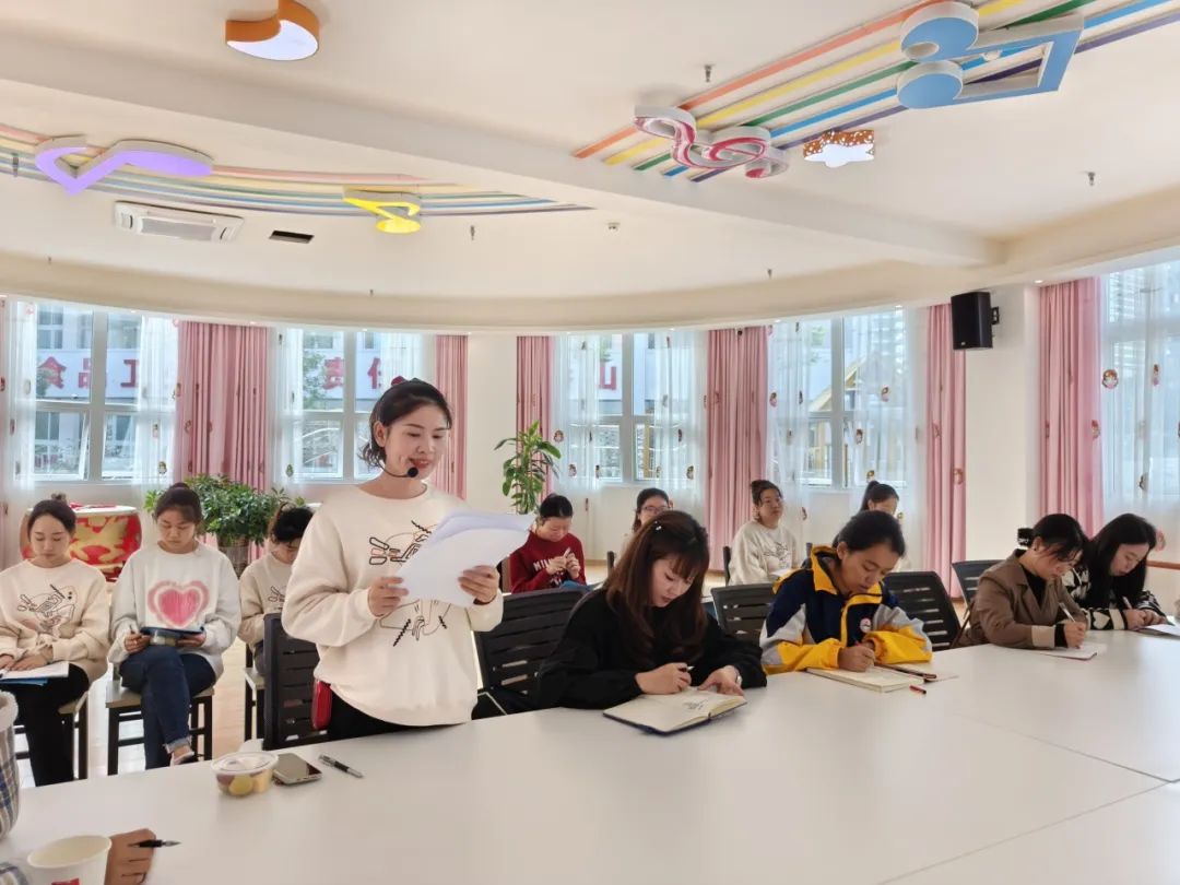 幼儿园早操编排技巧_校园文化建设研讨_小班幼儿手指游戏教研专题小结
