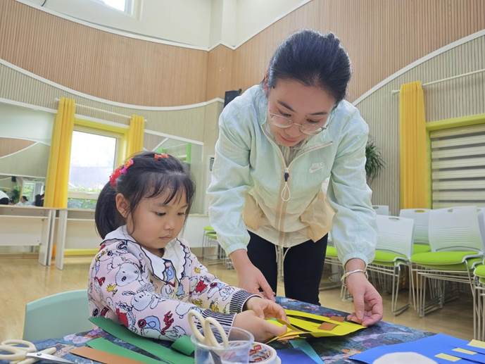 幼儿手工编织活动_基于美育浸润视角下幼儿手工编织活动_小班幼儿手指游戏教研专题小结