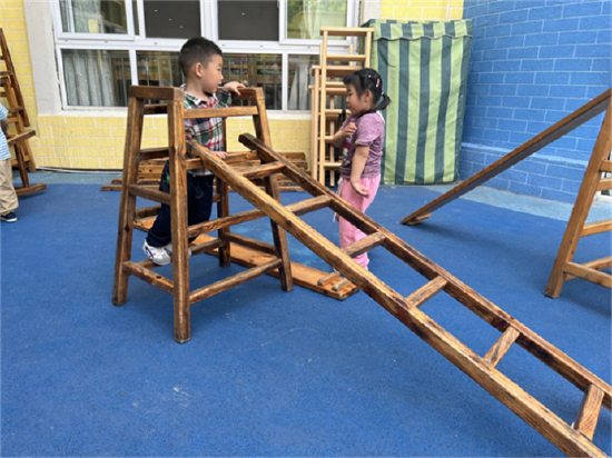 安吉梯搭建游戏_幼儿园游戏专题总结_幼儿自主探究学习