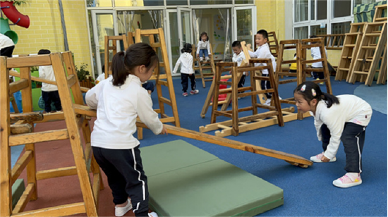 幼儿自主探究学习_安吉梯搭建游戏_幼儿园游戏专题总结